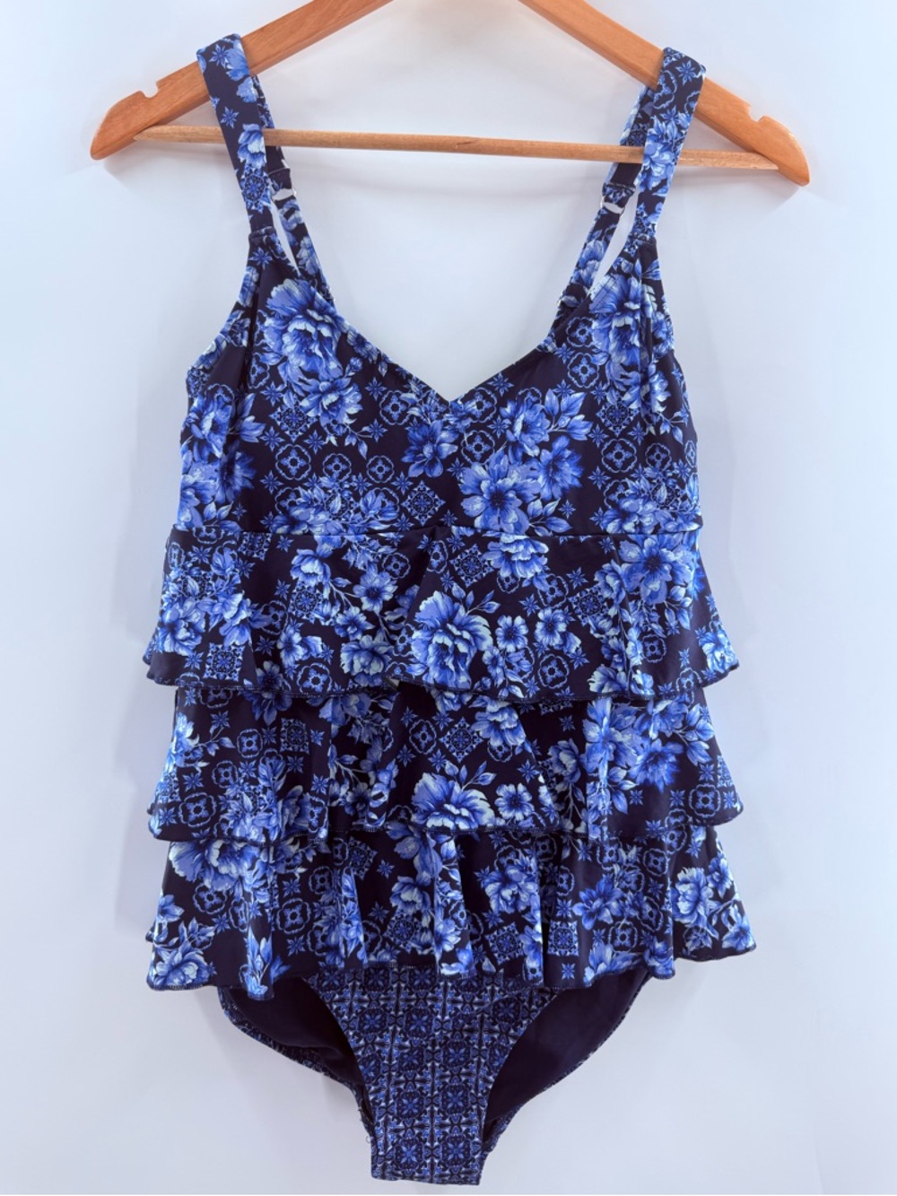 NWT Lands End Smoothing Control Ruffle Fauxkini 1 Piece Swimsuit Navy Floral 8L - Picture 2 of 15